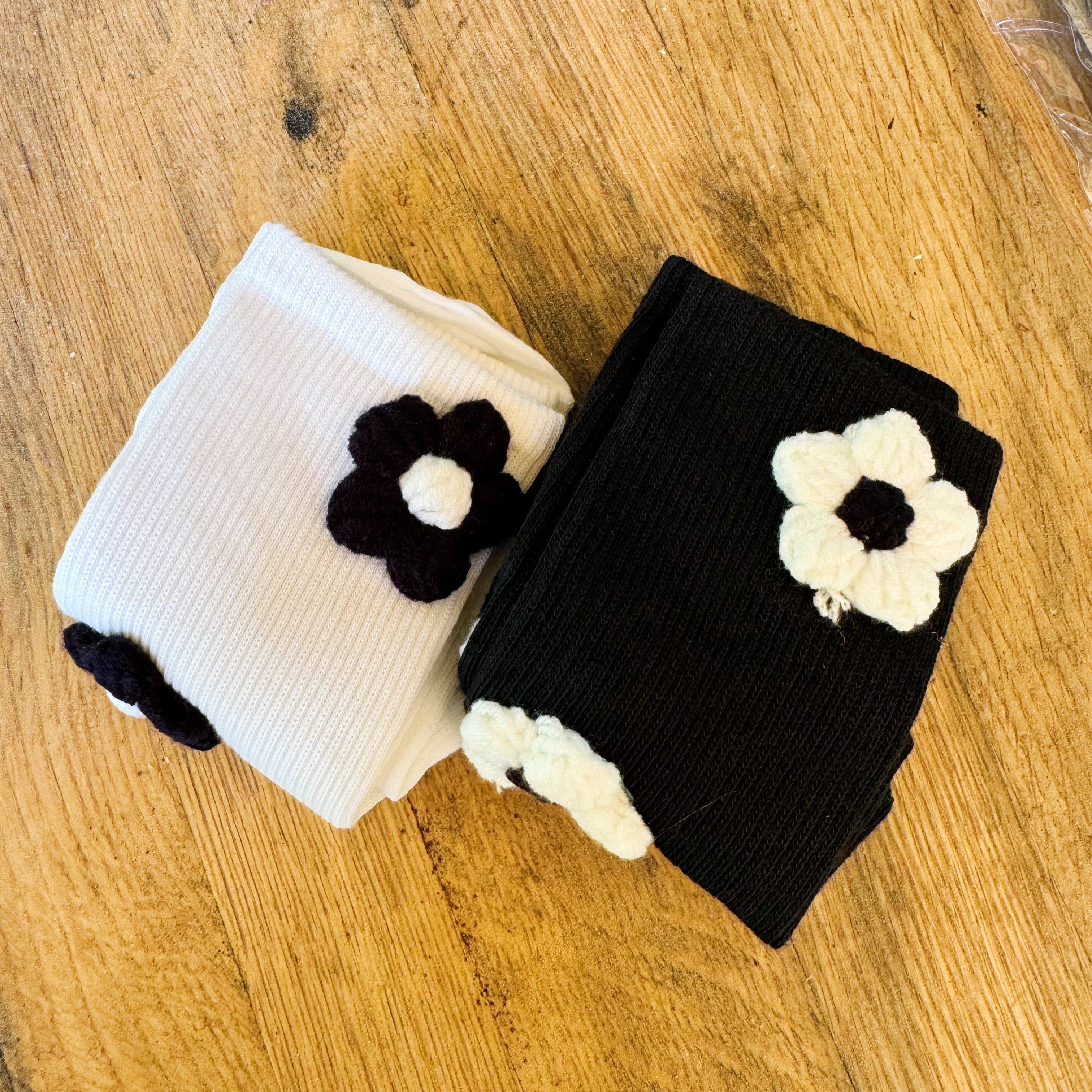 Ellison + Young | Puffy Daisy Socks (Set of 2 Pairs)