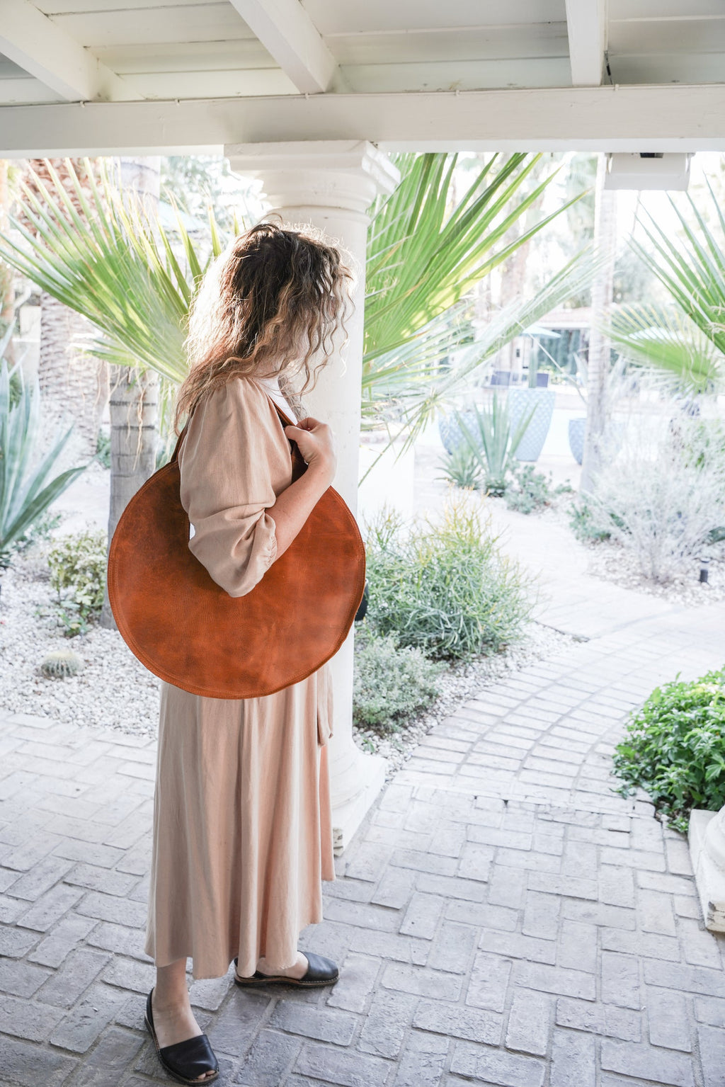 IXCHELTRIANGLE | Sutim Tan Shoulder Bag