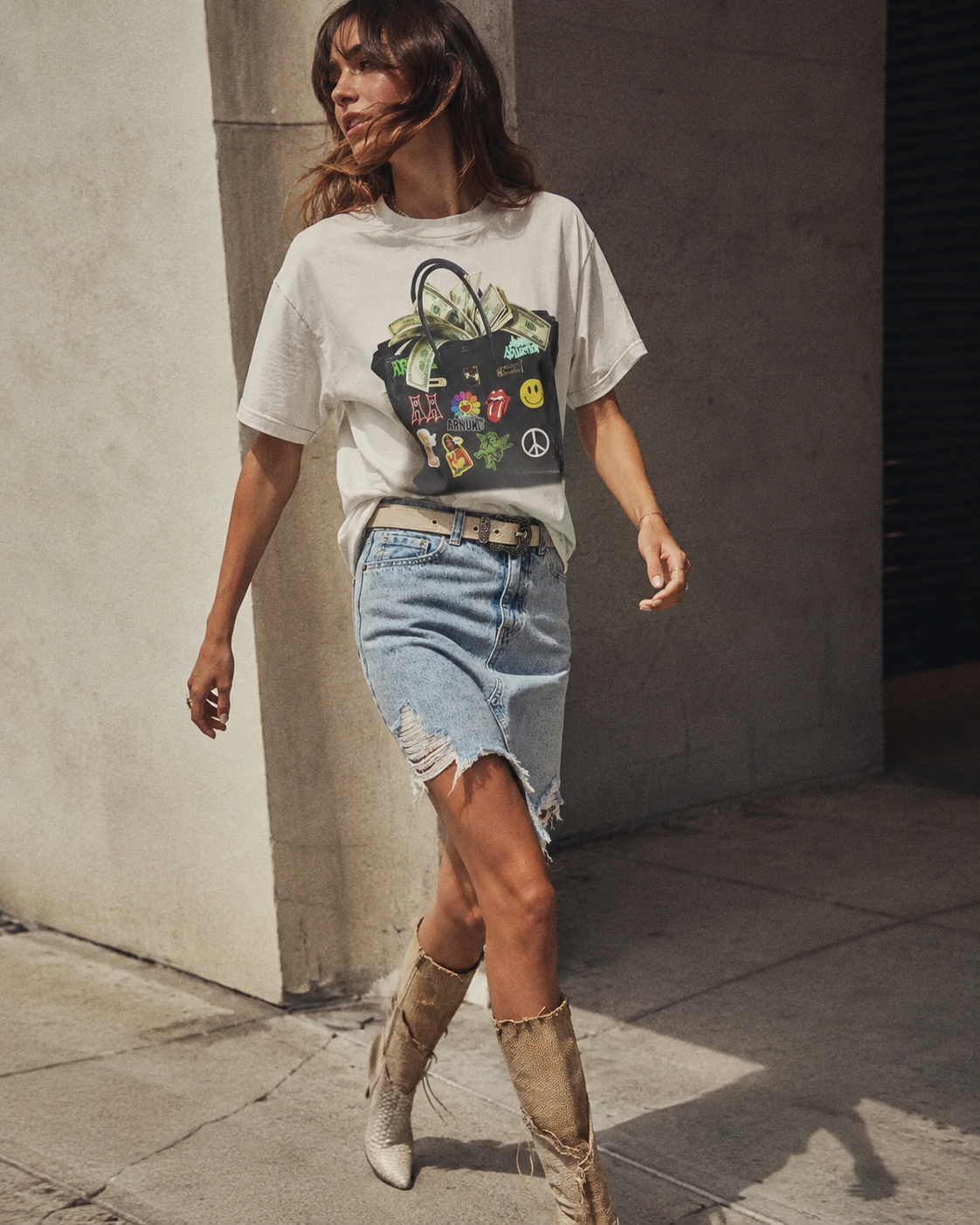 Arnuki | White Designer Bag T-Shirt