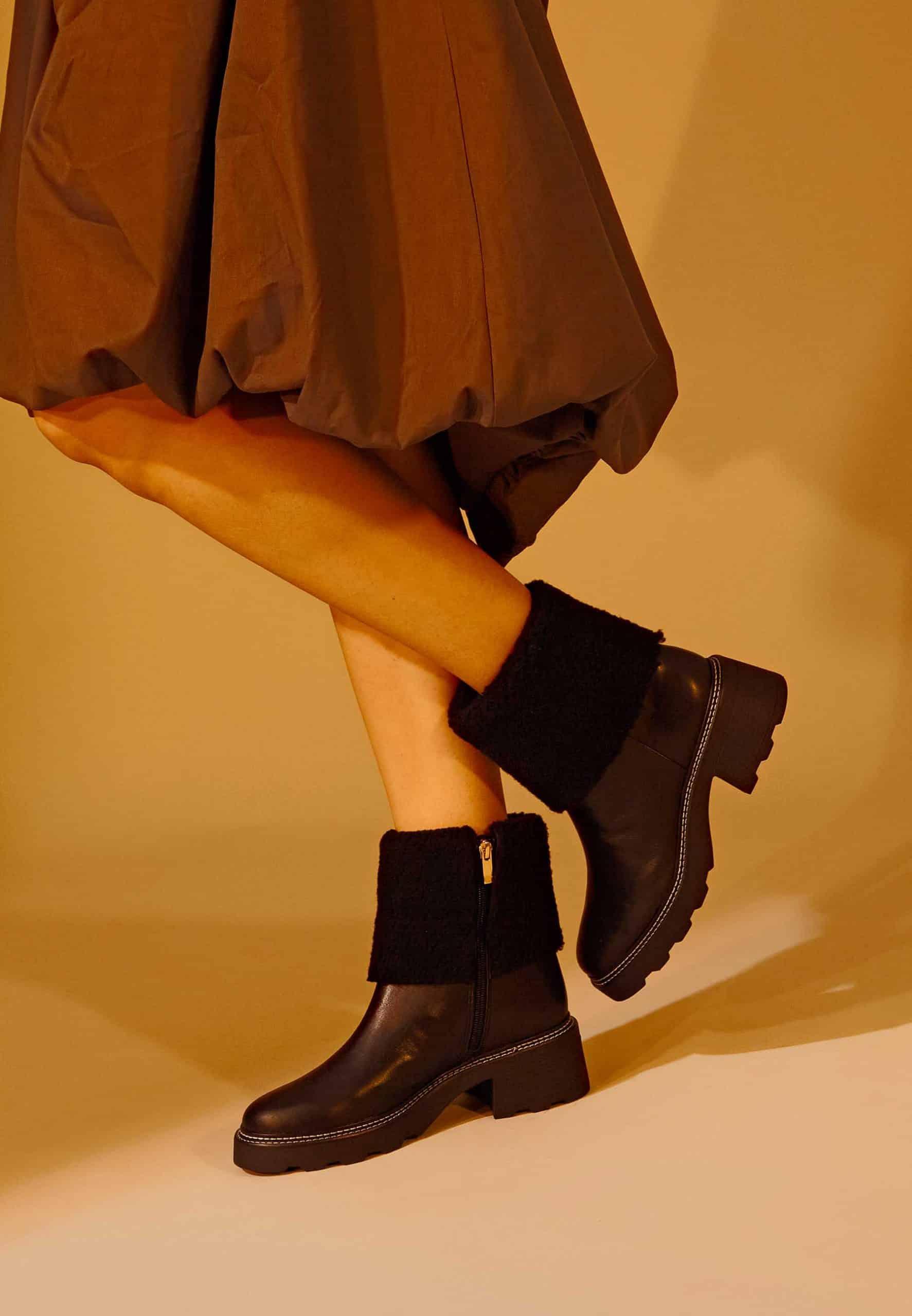 Mangará Atelier | Women's Black Leather Ankle Boots w/ Shearling