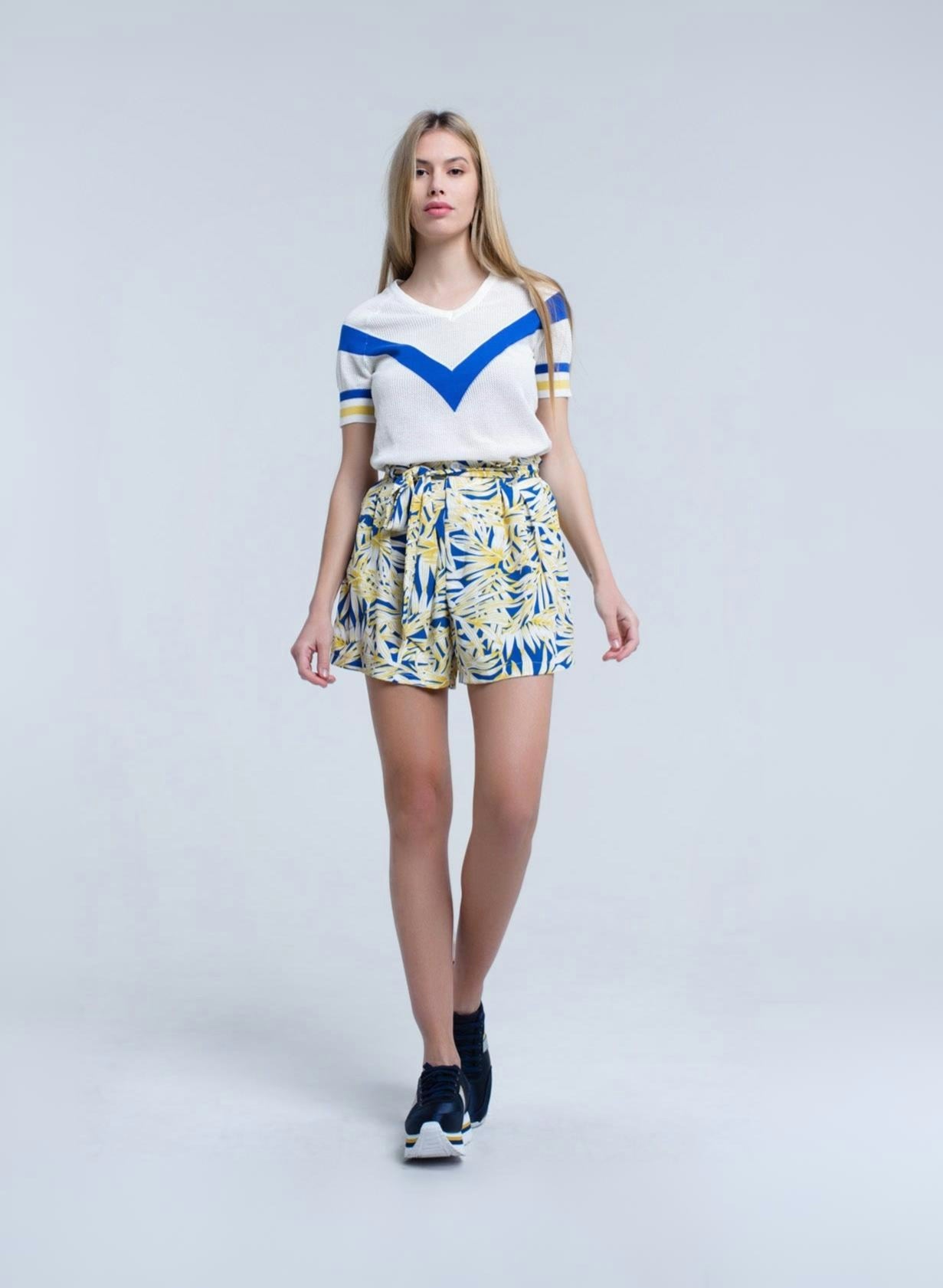 Q2 | Women's Cotton Sweater w/ Blue Chevron