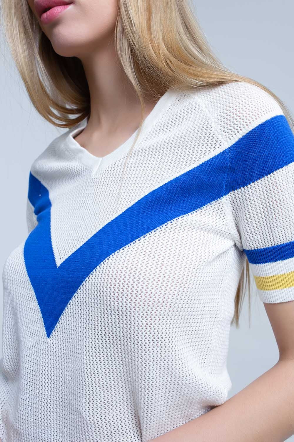 Q2 | Women's Cotton Sweater w/ Blue Chevron