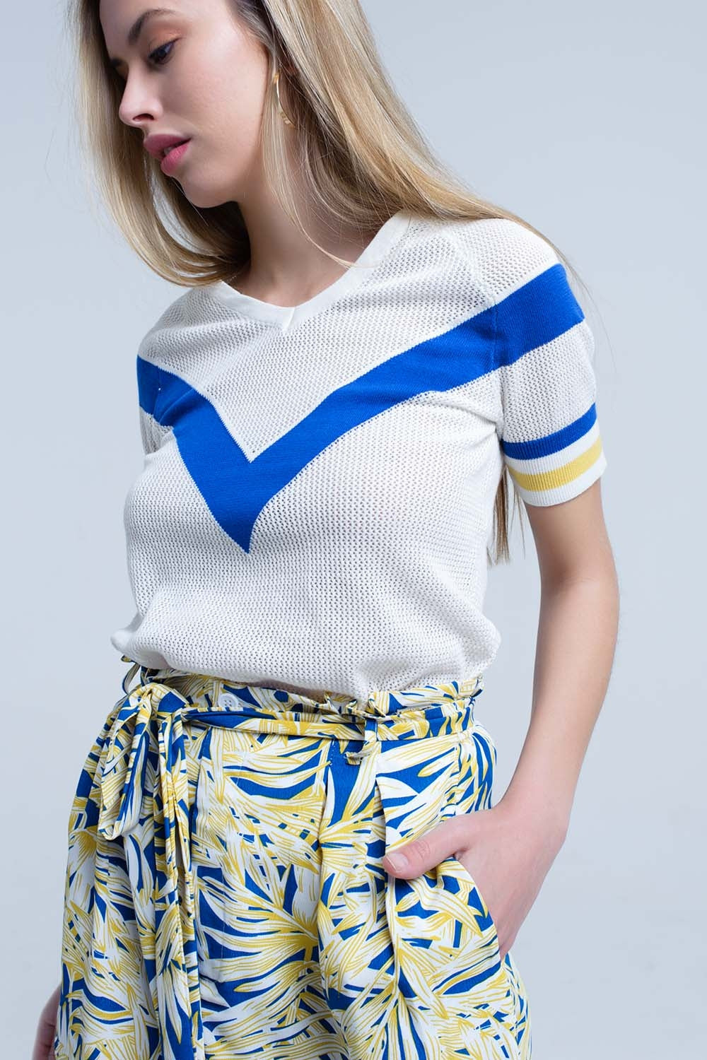 Q2 | Women's Cotton Sweater w/ Blue Chevron